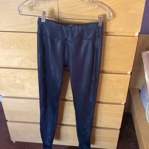 Athletic leggings (faux leather/shiny)